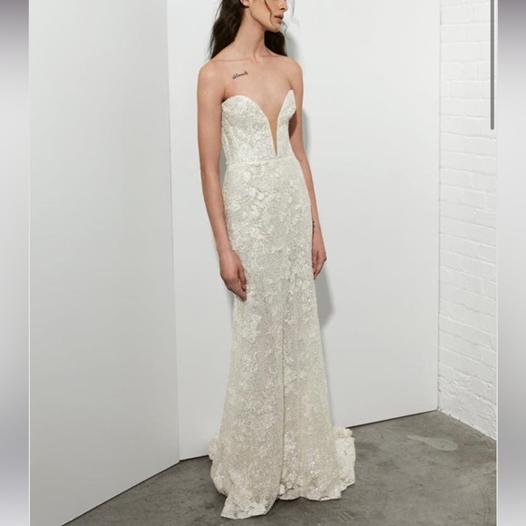 Rita Vinieris Skylee bridal gown